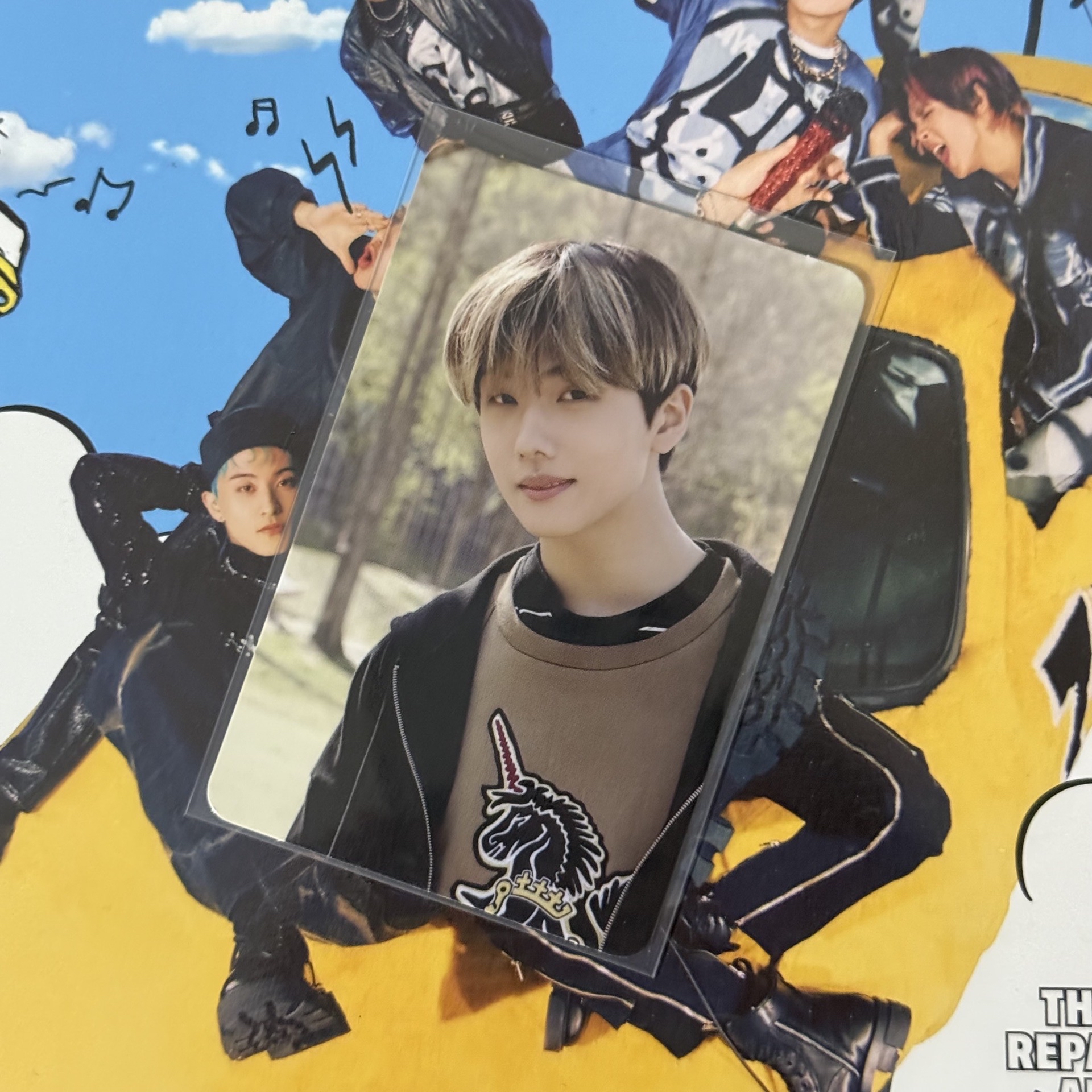 朴志晟手翻書卡