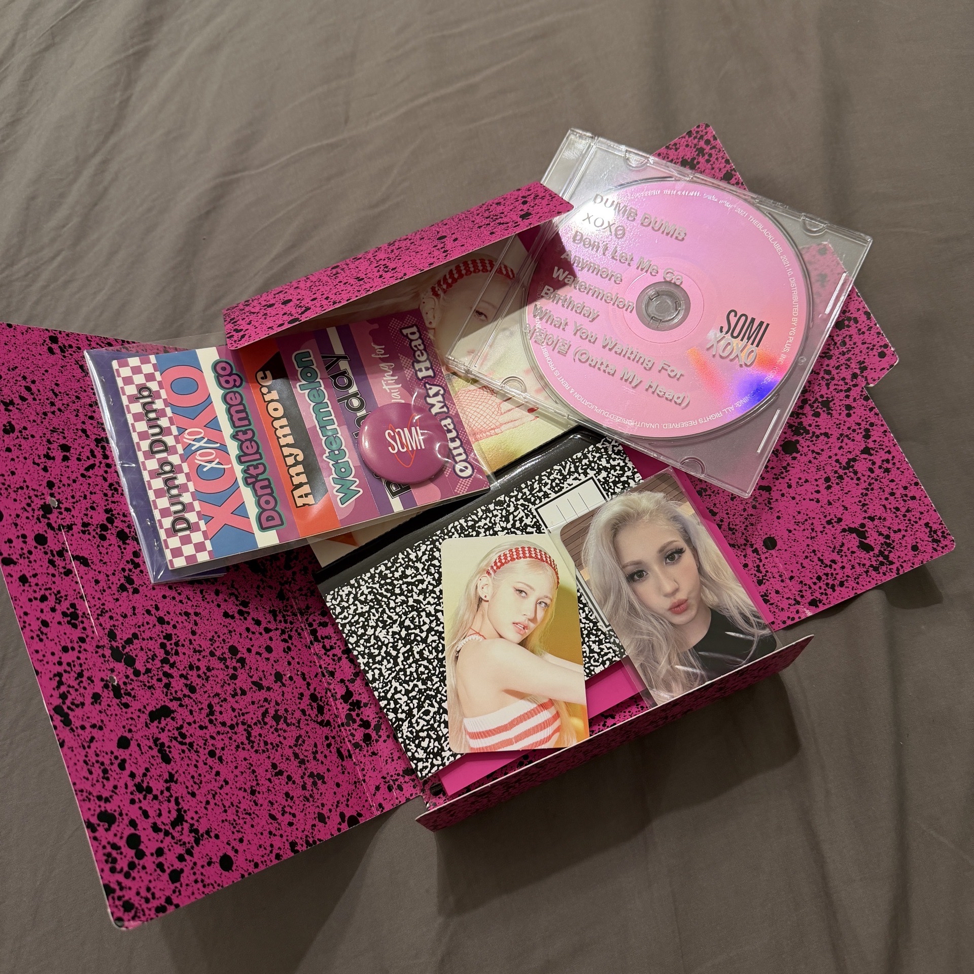 SOMI XOXO 專輯 X ver.粉版 全專 含特典小卡