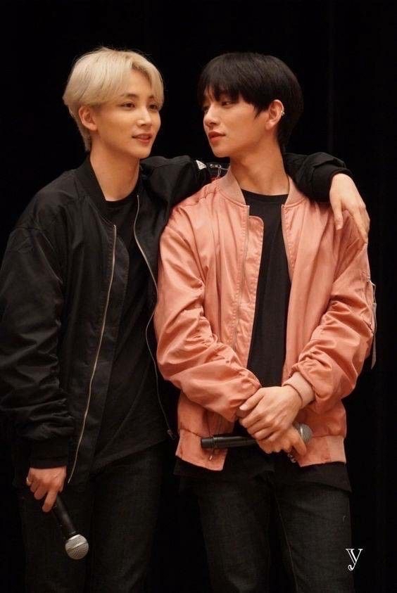 SVT 19年日巡場週外套