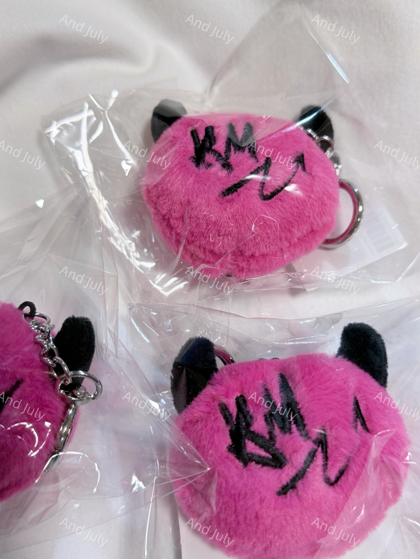 WE GO UP 絨毛吊飾鑰匙圈 SET