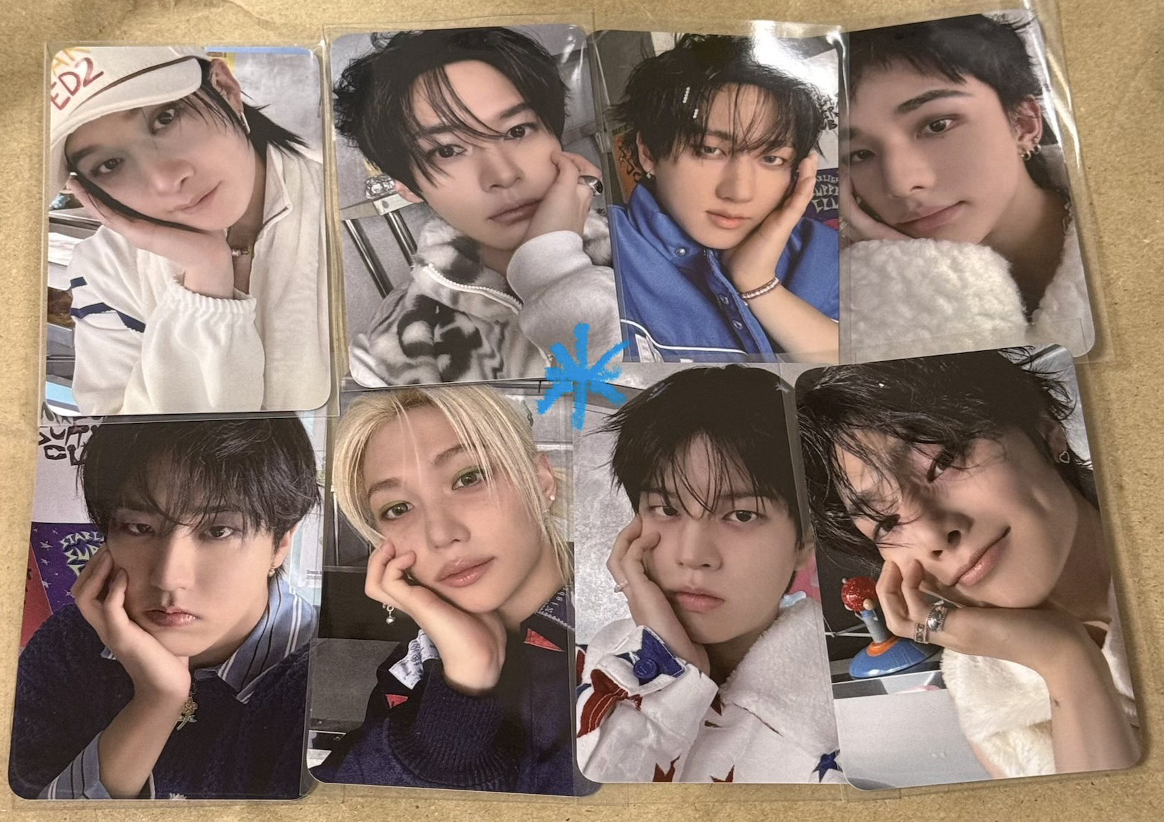 2026年曆特典 捧臉/吐舌