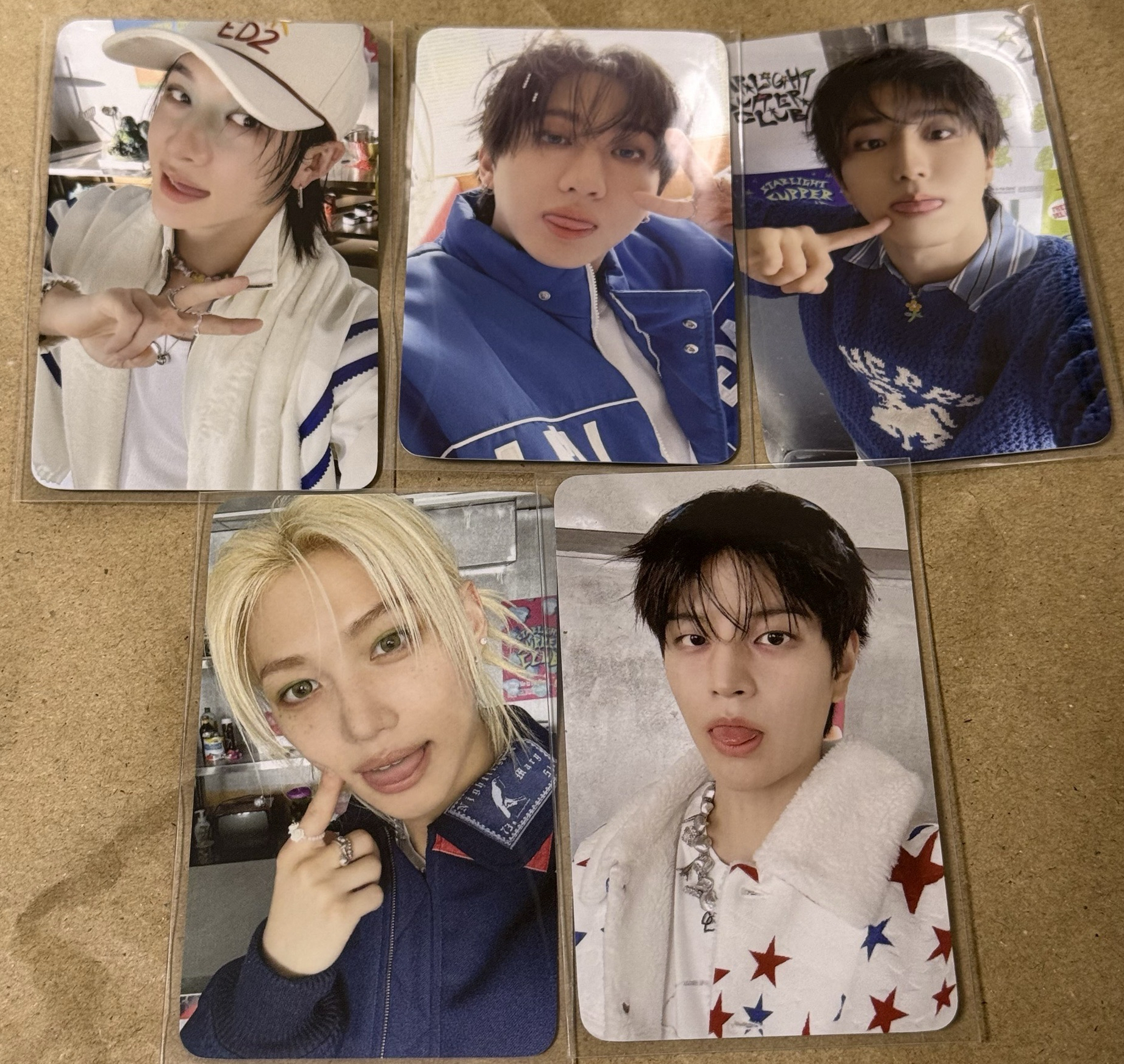 2026年曆特典 捧臉/吐舌