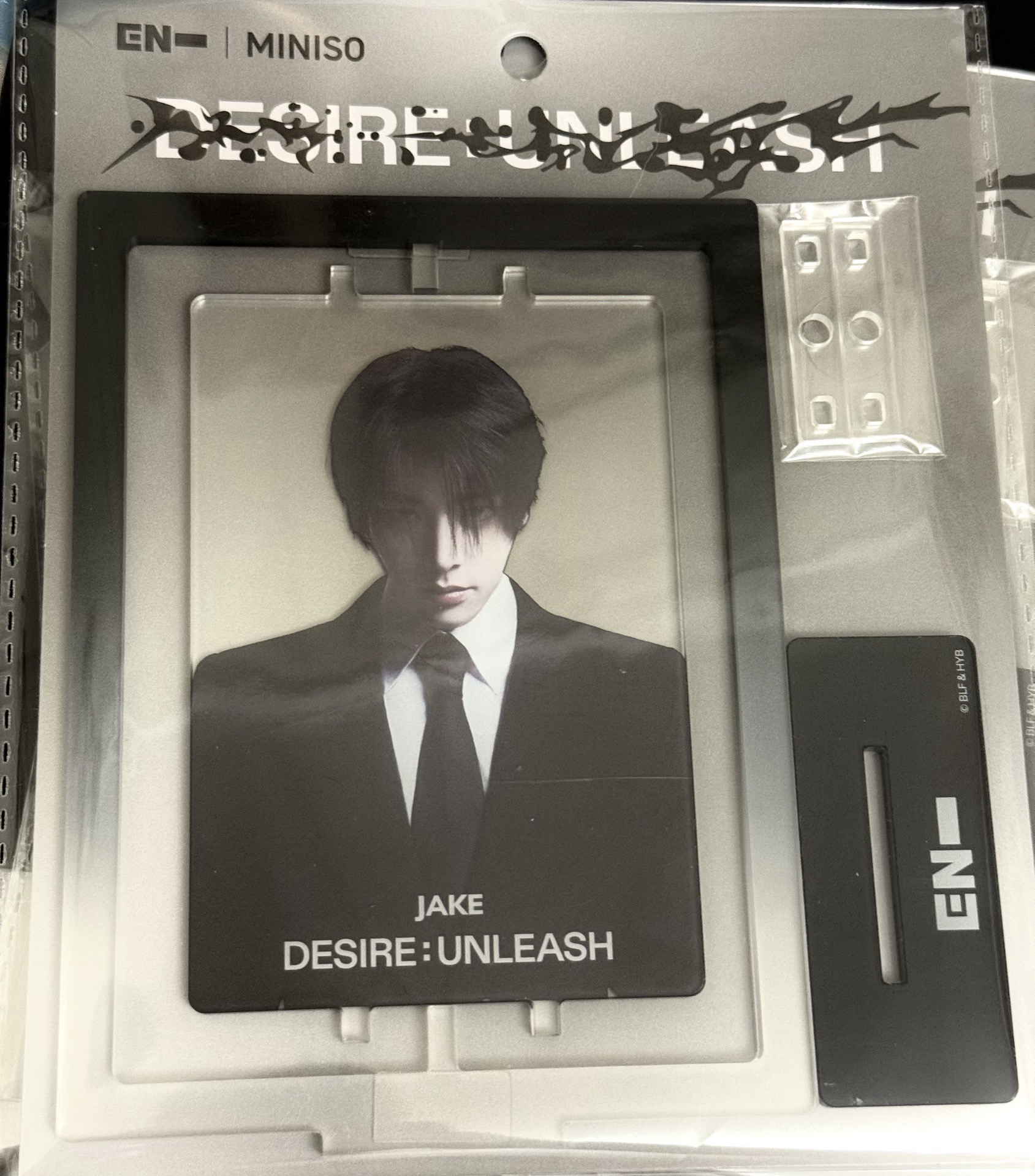 沈載倫 名創優品立牌