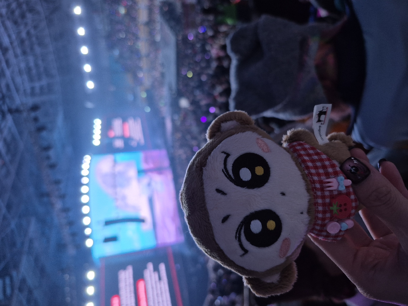 紙片全是鈔票換來的