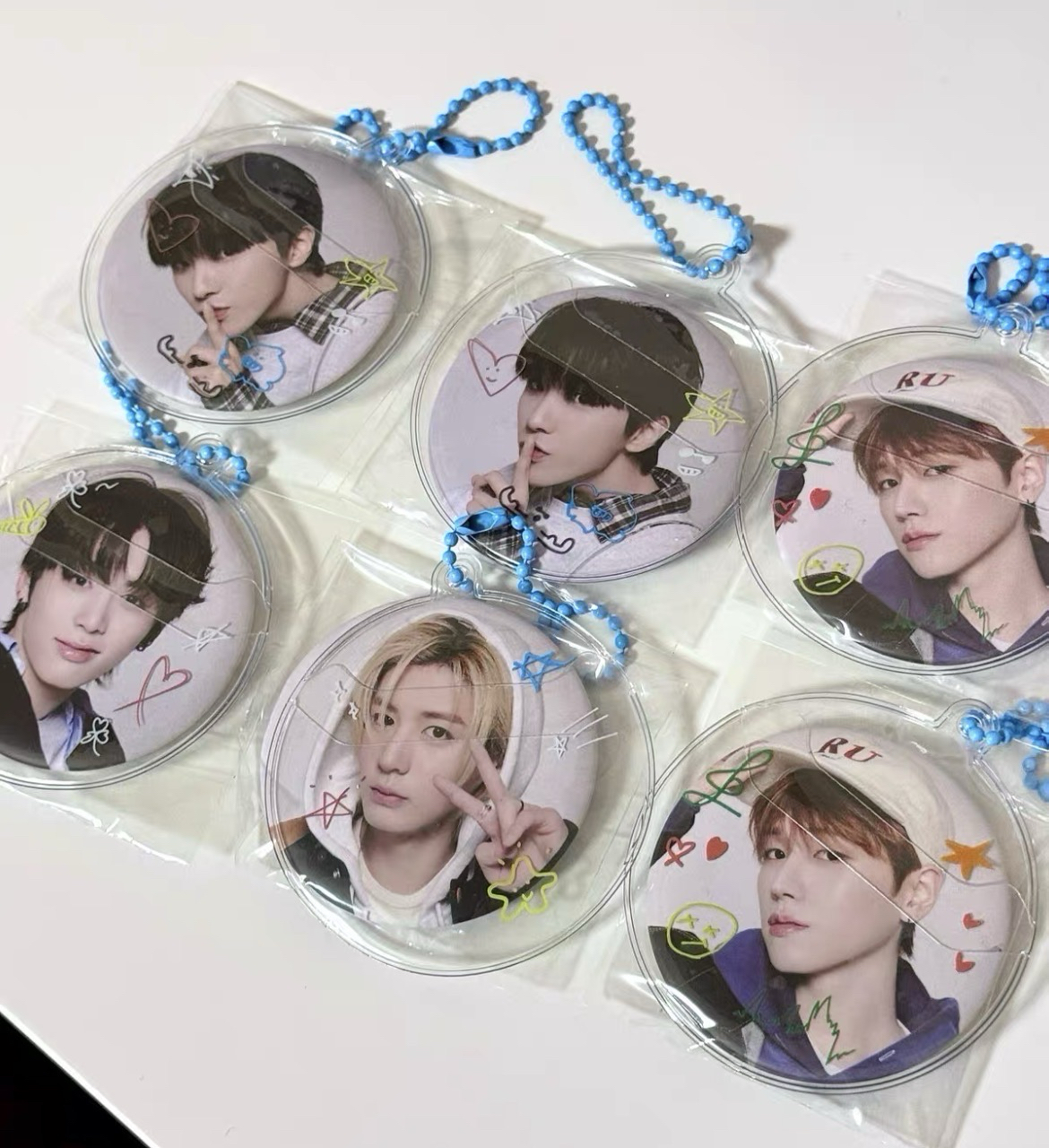 Knock on 日巡徽章吊飾