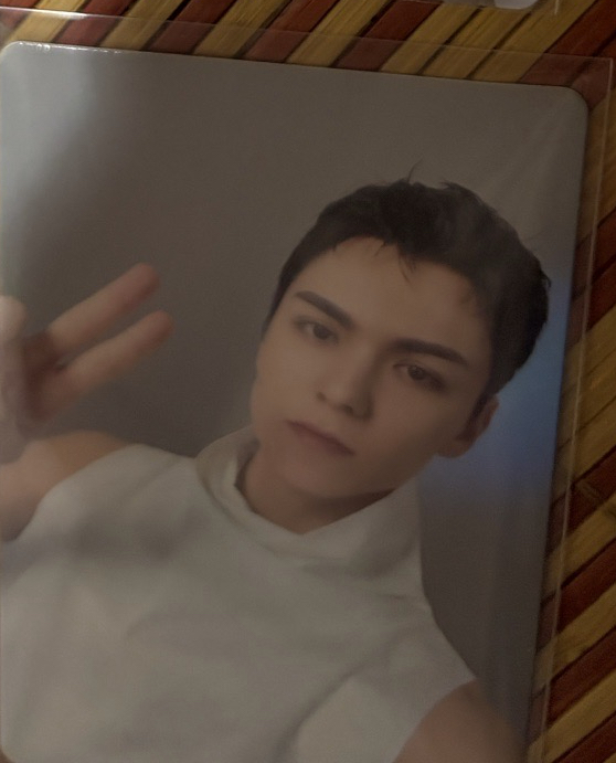 比耶但是看起來好像不太開心的率哥