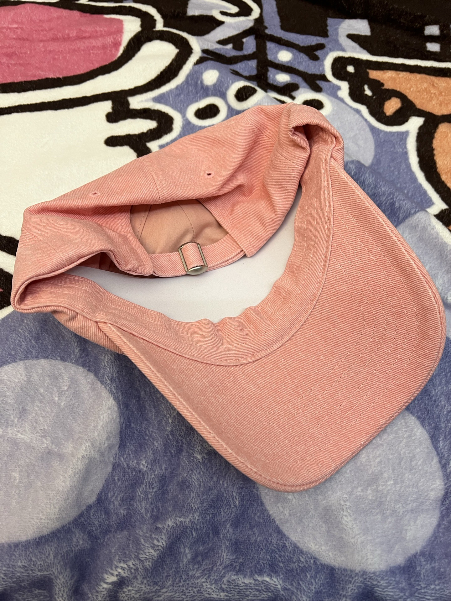 follow again粉紅色帽子