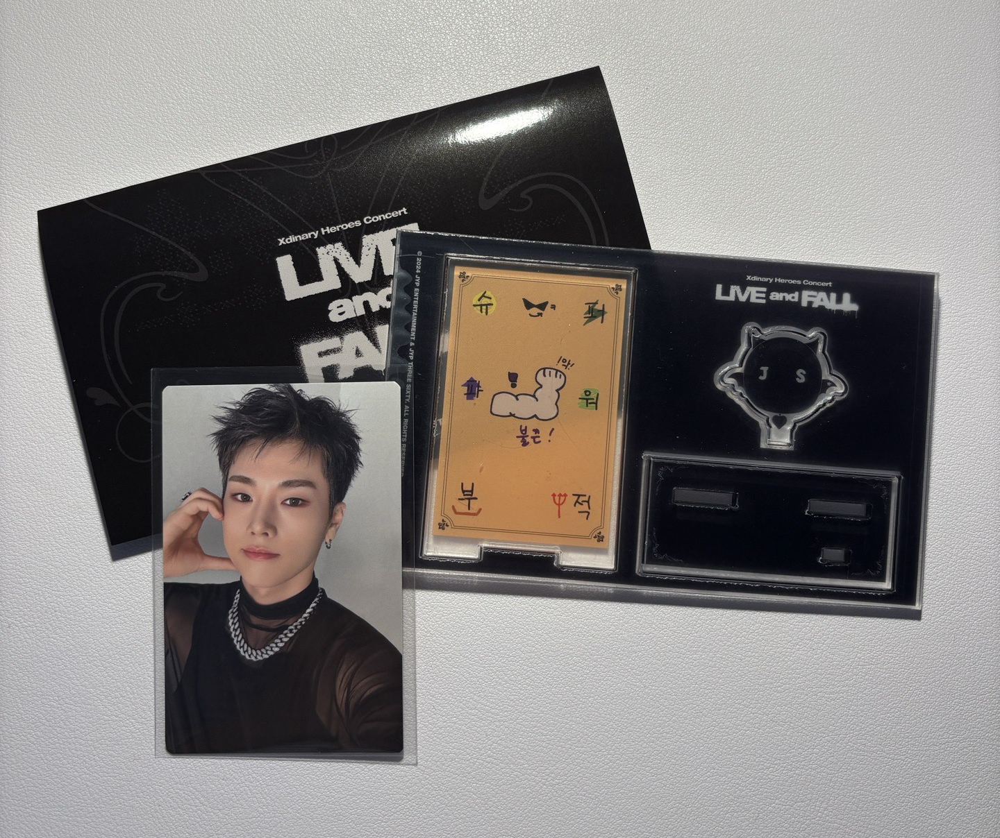 LIVE and FALL 正洙 立牌 