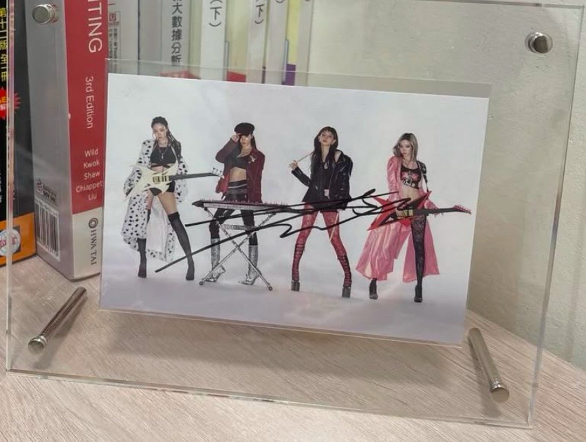 美版冬親簽 （🉑直拍連相框一起給你