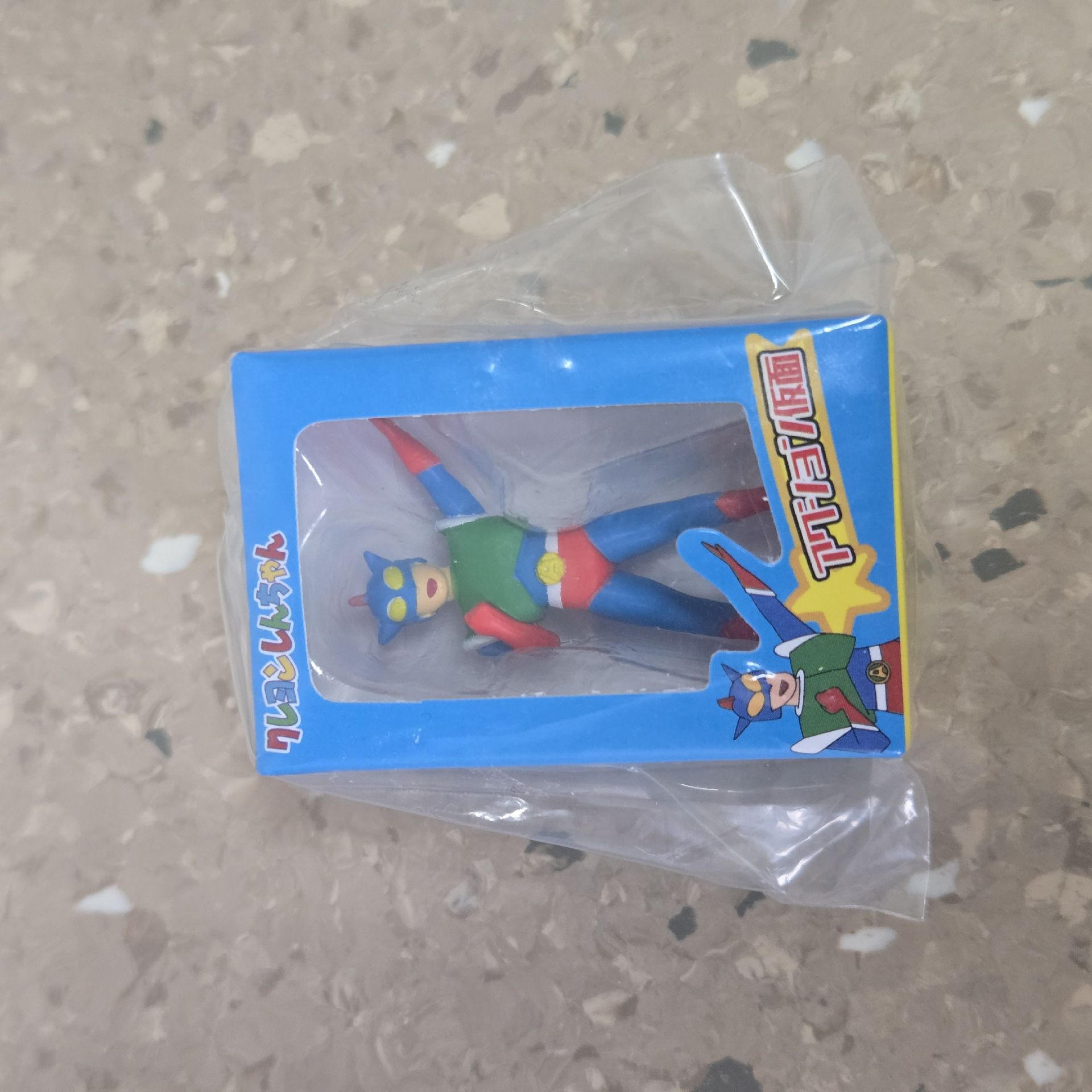 〔萬代扭蛋〕蠟筆小新迷你包裝吊飾 - 鋼達姆/動感超人