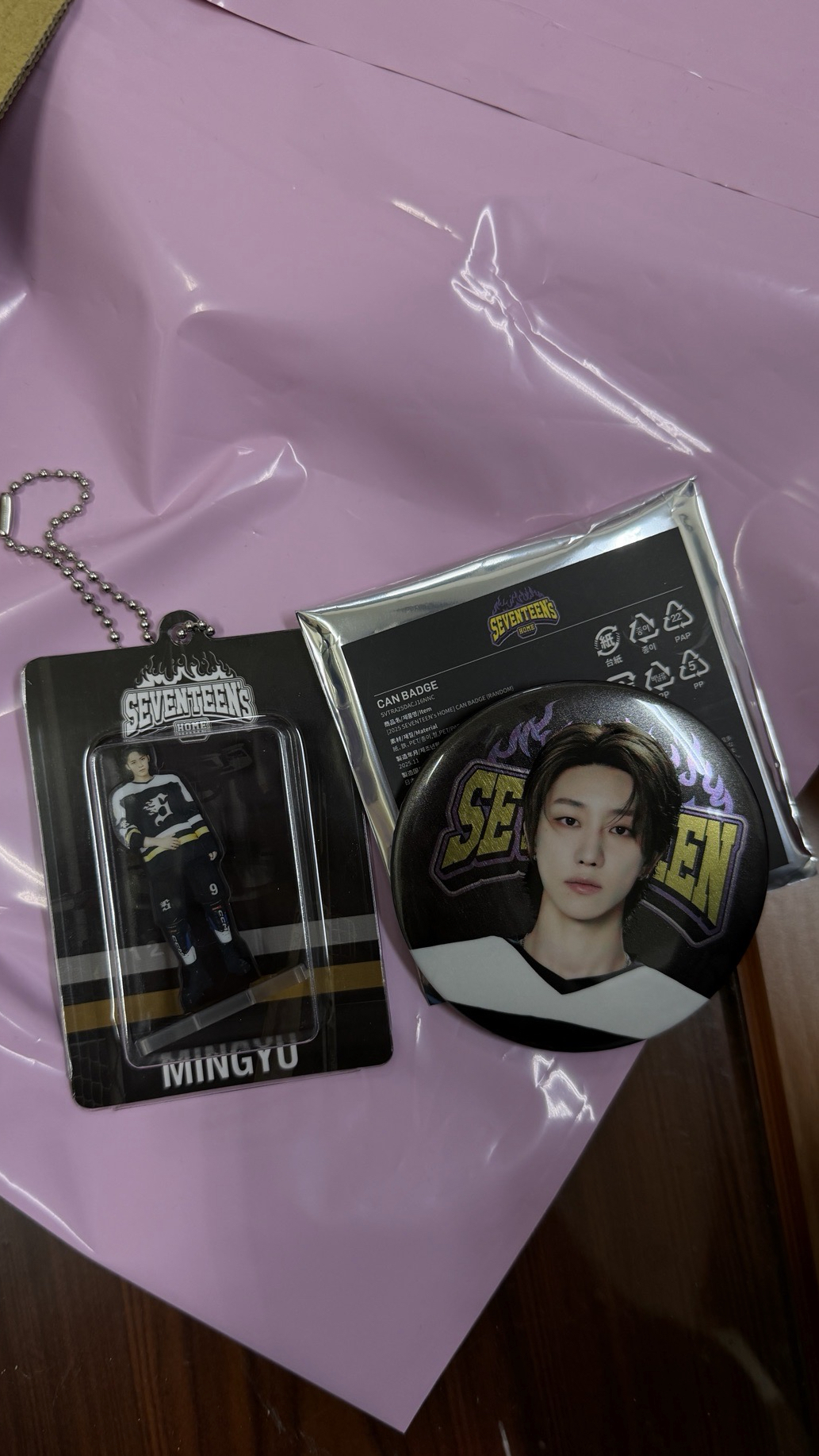 Home 壓克力吊飾 徽章