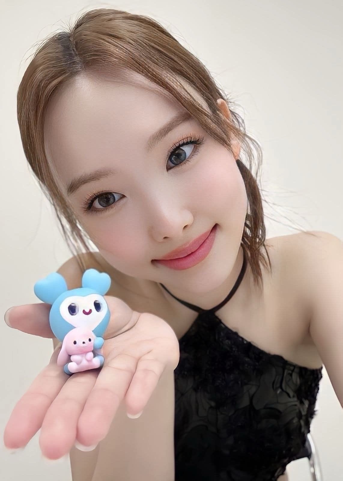 TWICE LOVELYSxBANDAI 3.0 萬代 坐姿 抱抱 玩偶 扭蛋