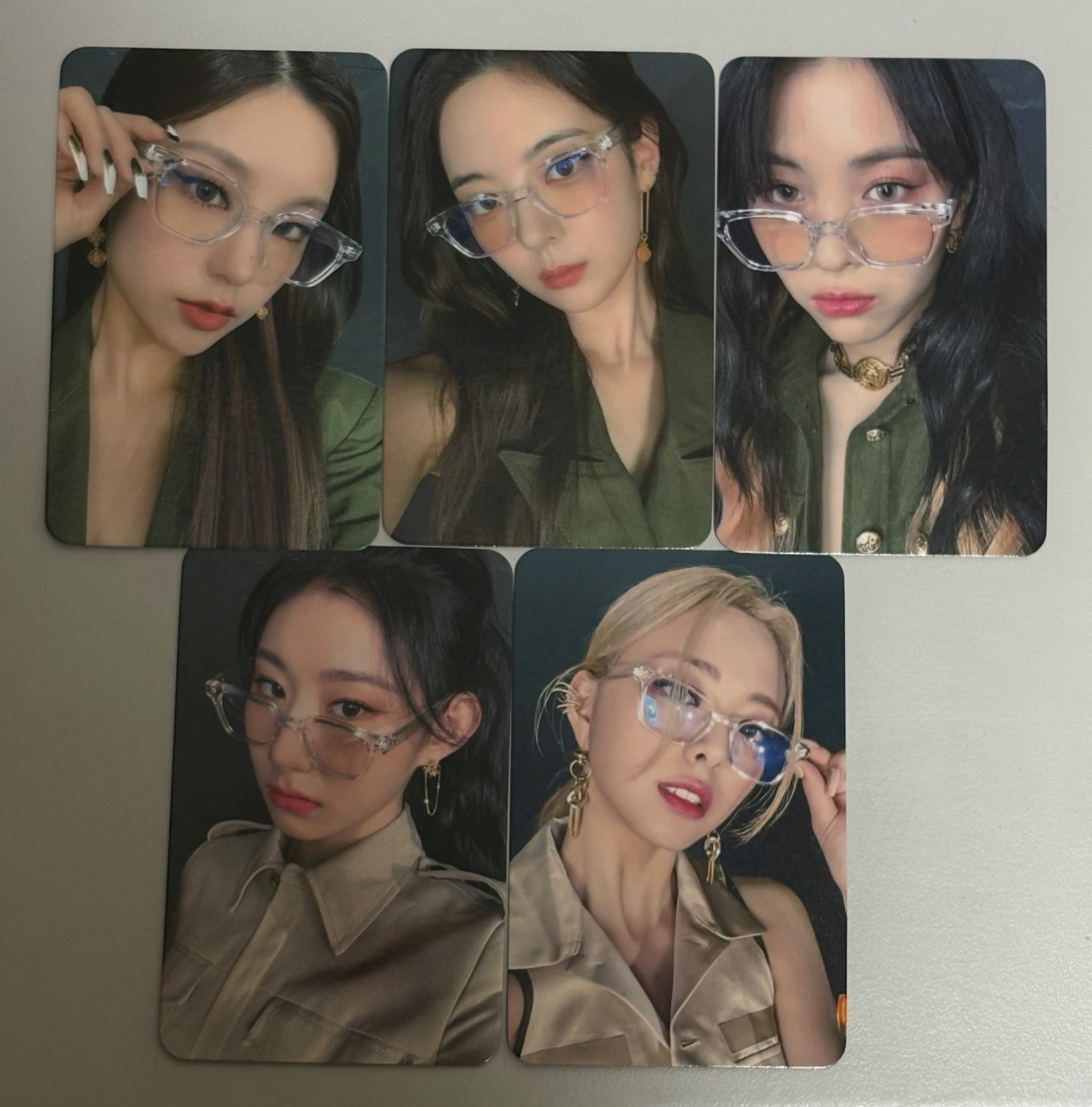 ITZY CHECKMATE SW2.0 軍裝墨鏡特典卡