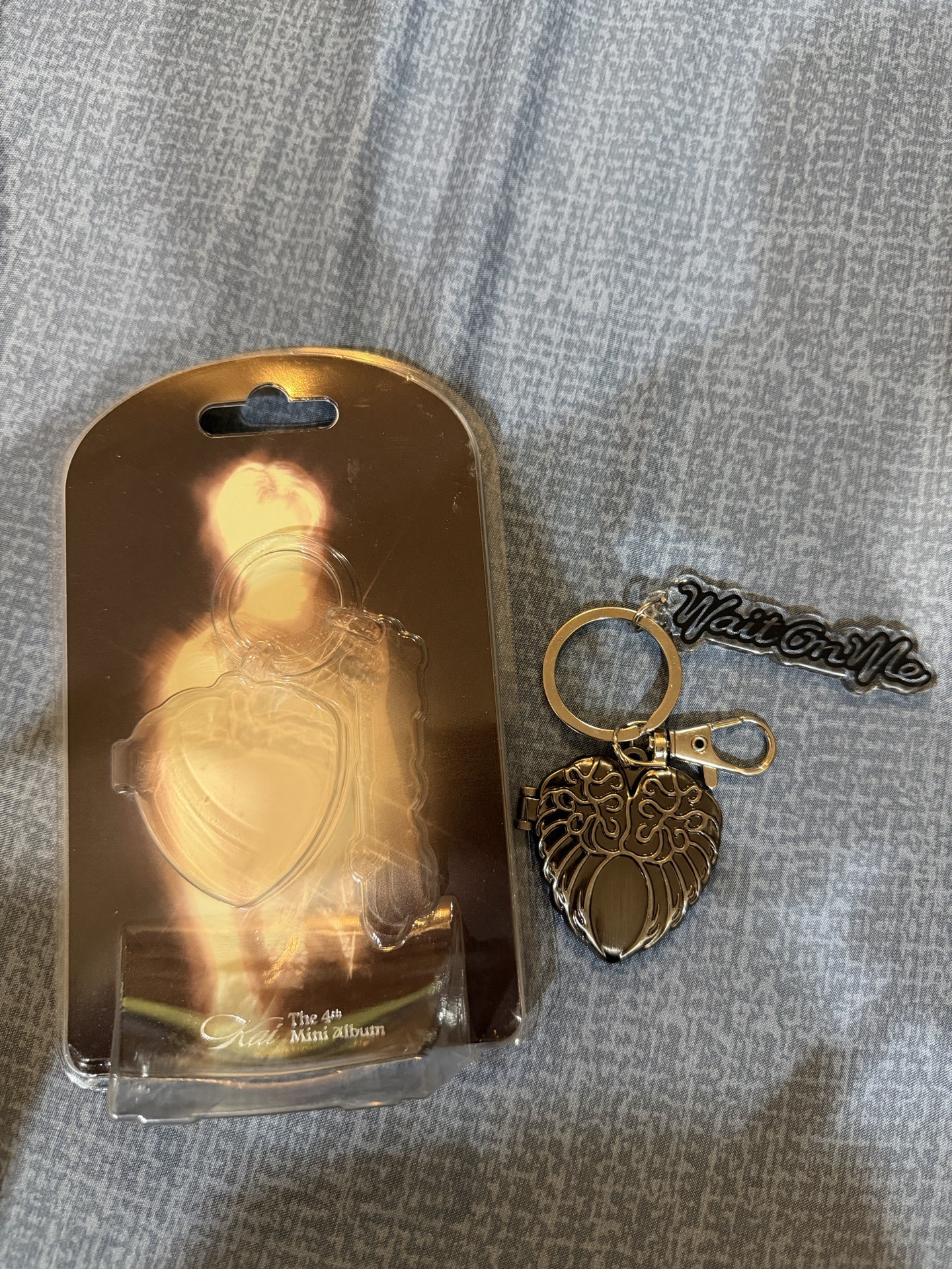 Wait On Me Wing 版本鑰匙圈 