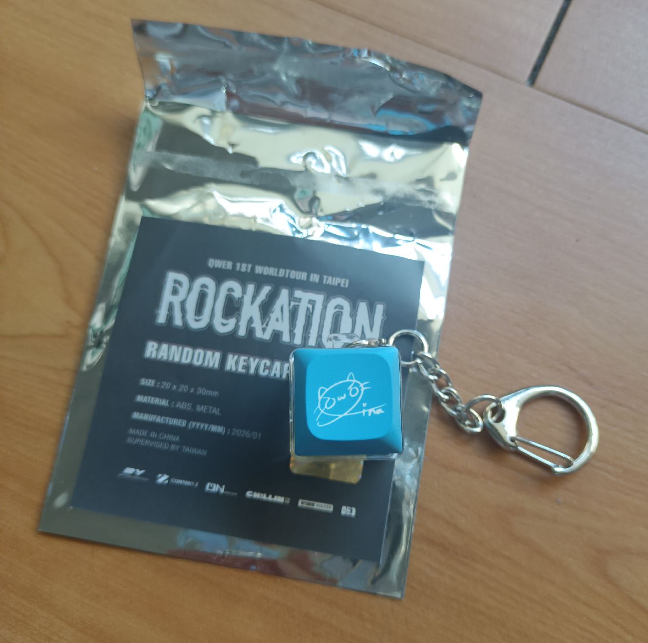 ❗請注意商品資訊欄❗ QWER 台北場 hina鍵帽 E