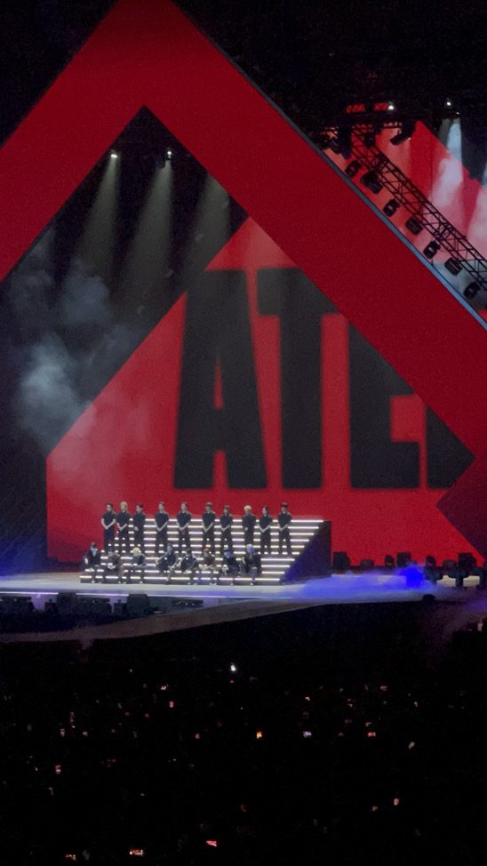 在傘咪懷裡想著琦公主