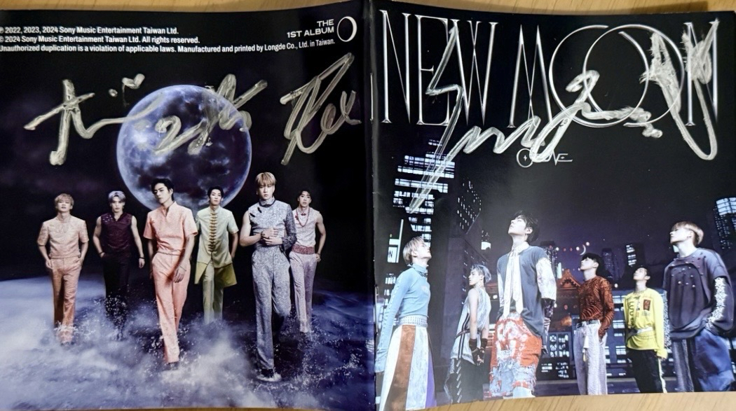 New moon親簽專輯