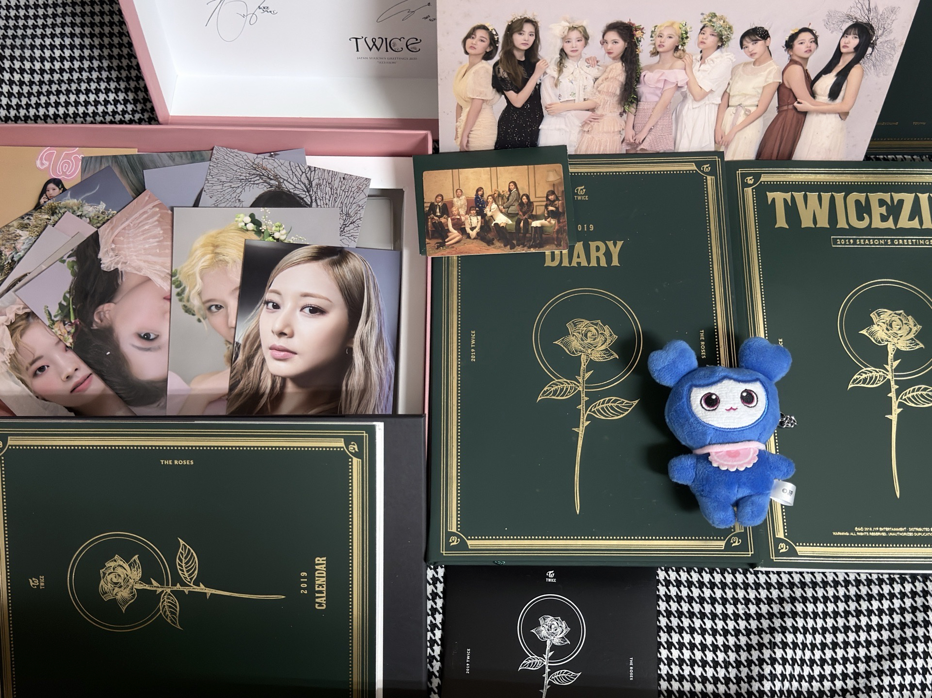 （現貨不拆出）TWICE 子瑜 baby lovelys 寶寶娃 2019 2020 年曆 桌曆 大卡