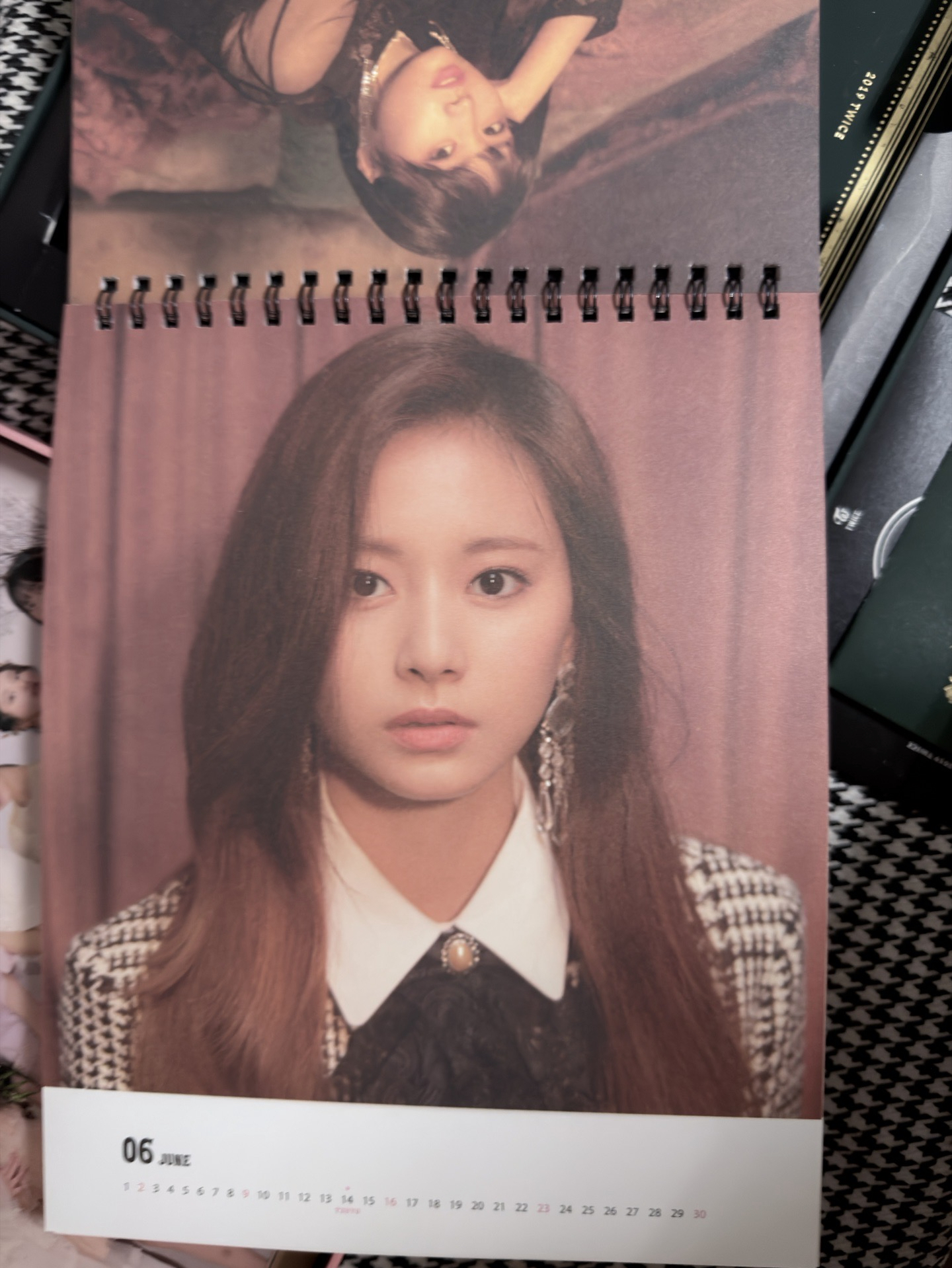 （現貨不拆出）TWICE 子瑜 baby lovelys 寶寶娃 2019 2020 年曆 桌曆 大卡