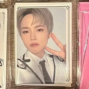 鍾辰樂 白色要員 含整組卡包