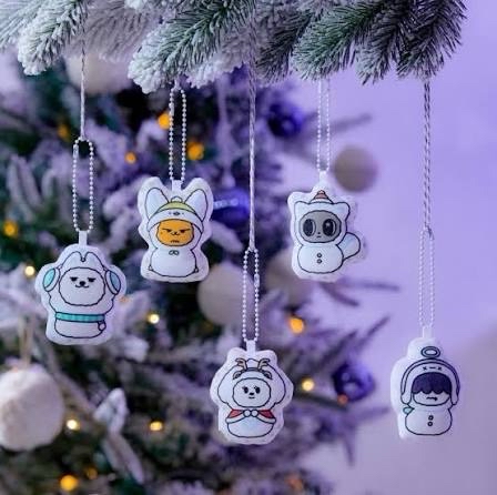 現貨 TXT 角巴兔 哼啊寧 雪人吊飾