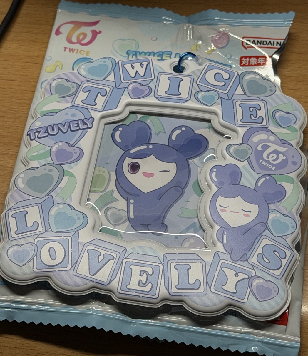 萬代食玩LOVELY卡套 子瑜款