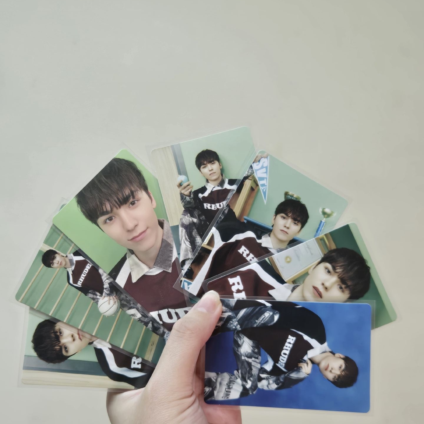 Vernon 崔瀚率 25克拉島隨機小卡