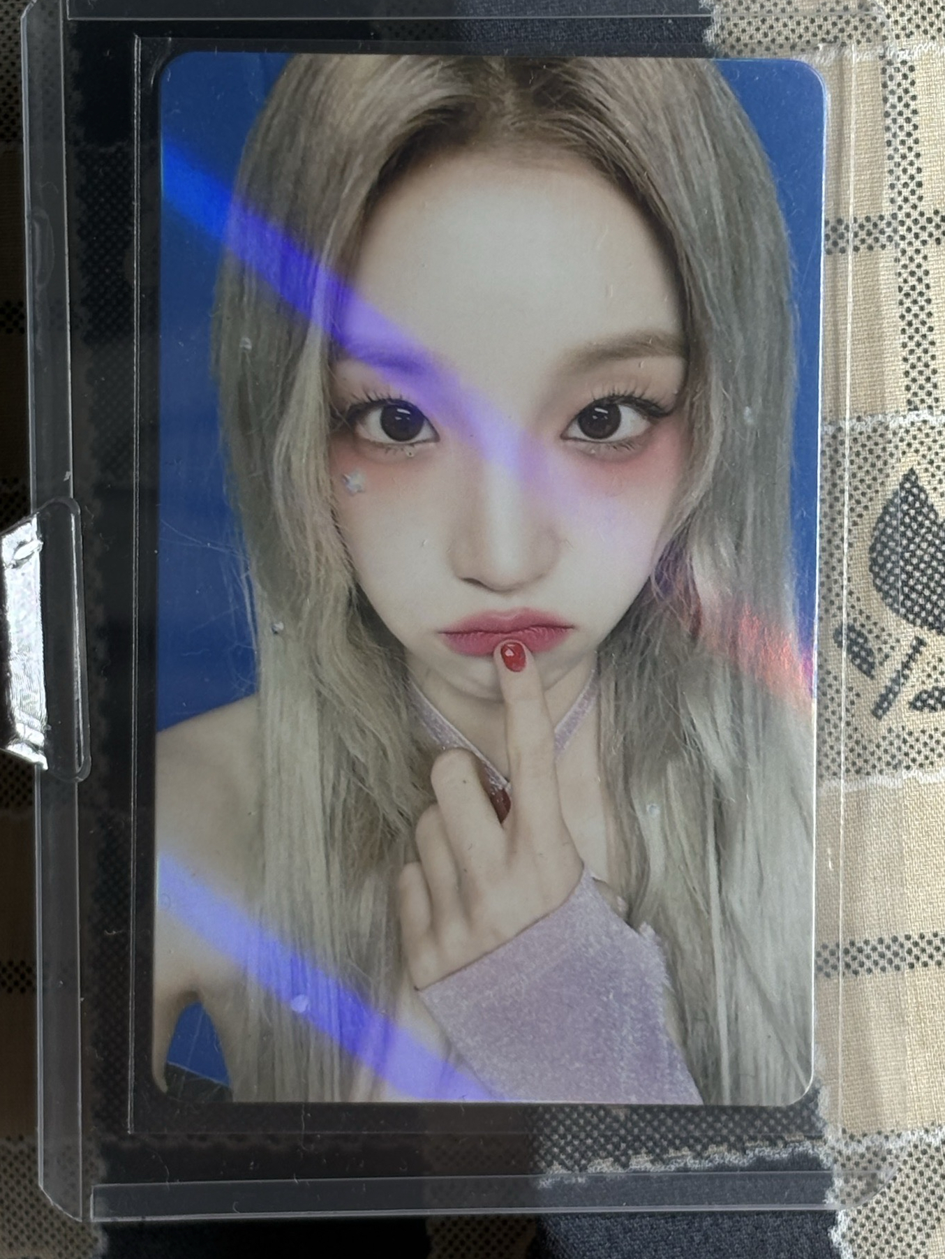 大眼戳嘴唇的閃卡琦