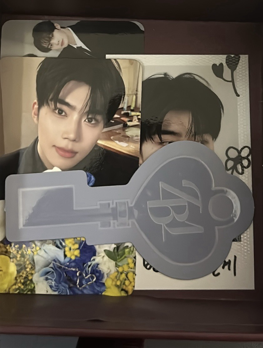 項鍊專旭拍立得跟小卡、彬鑰匙卡