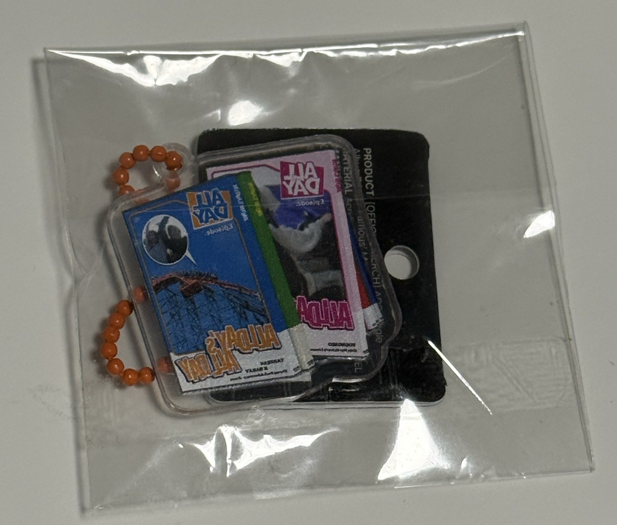 FAMOUS 鑰匙圈吊飾 MAGAZINE