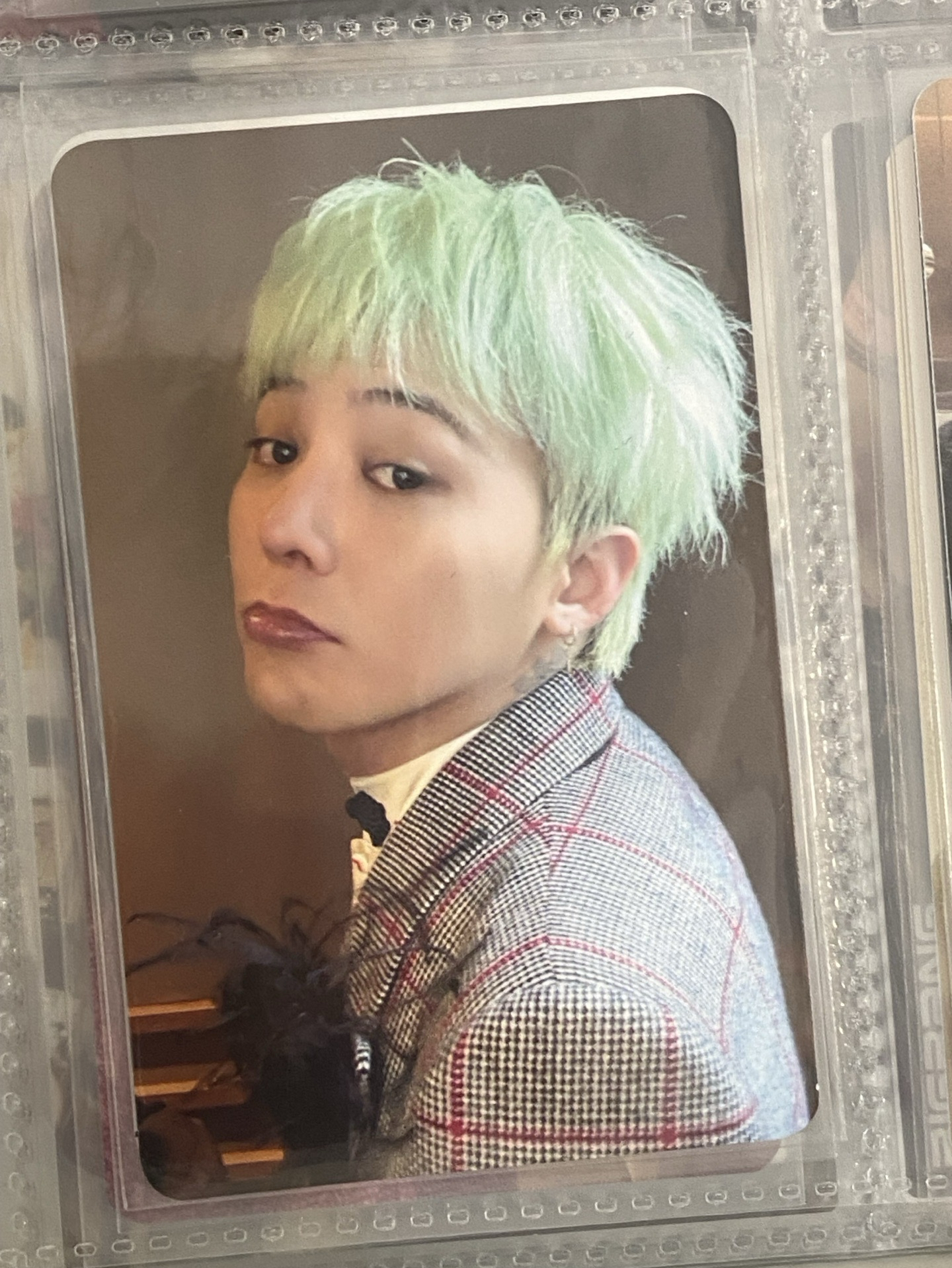 那個綠毛在嘟嘴