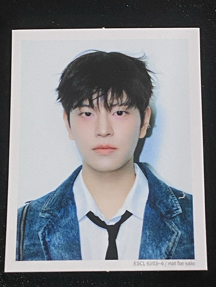 金昇玟 Hollow 初回A盤 證件照 牛仔外套