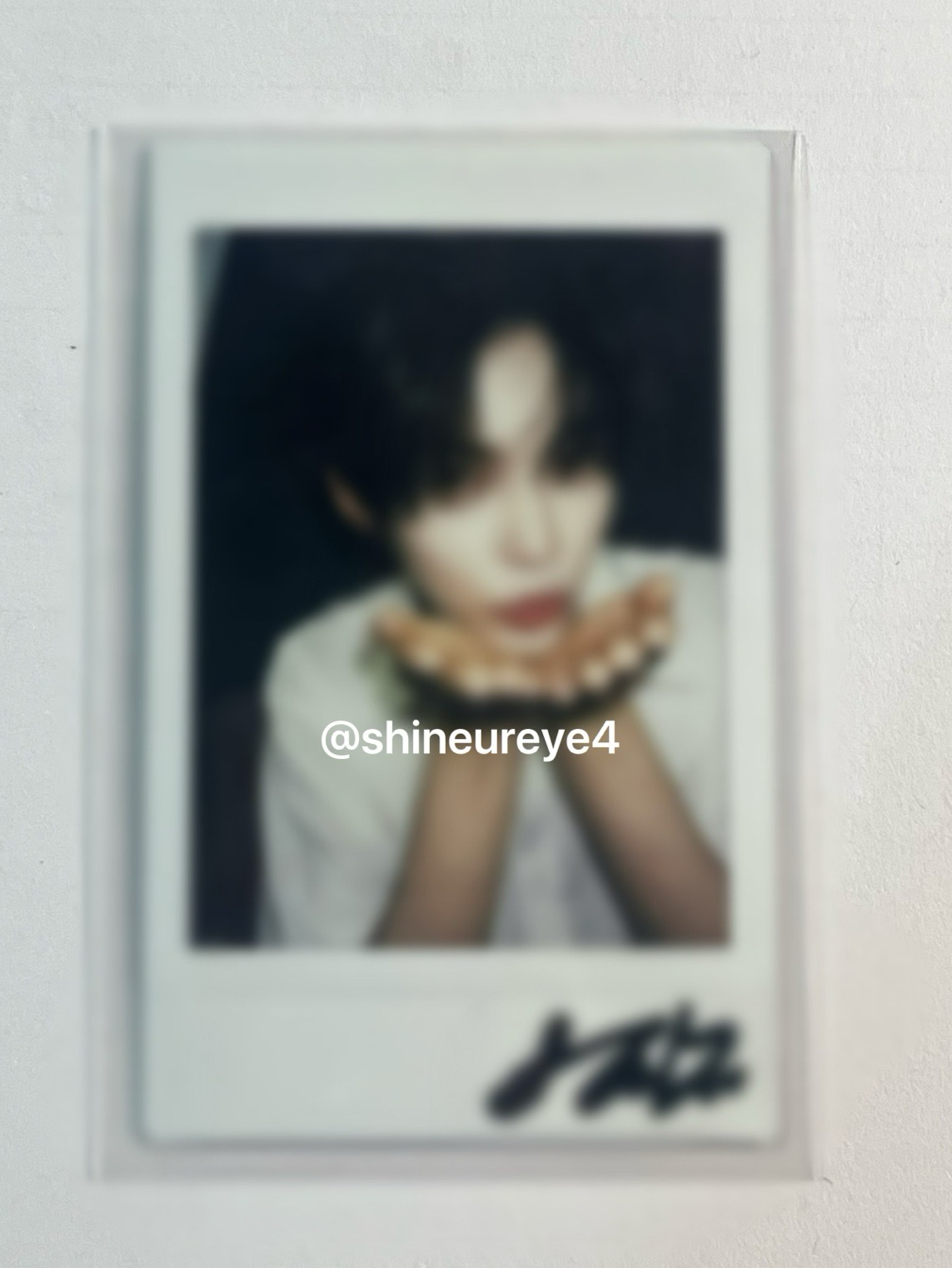 成韓彬未公開親簽拍立得 