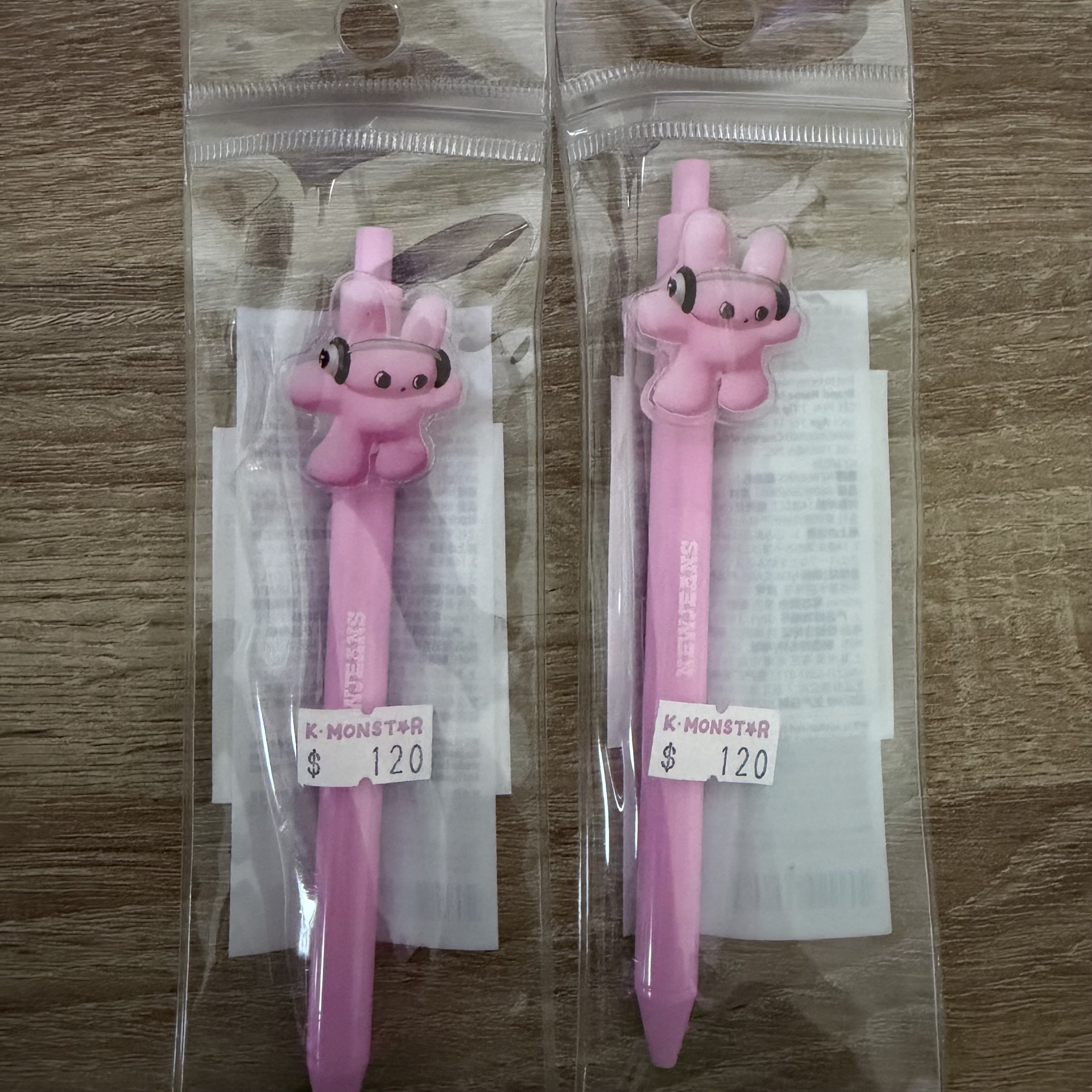 NewJeans 快閃店 中性筆 粉色兔子