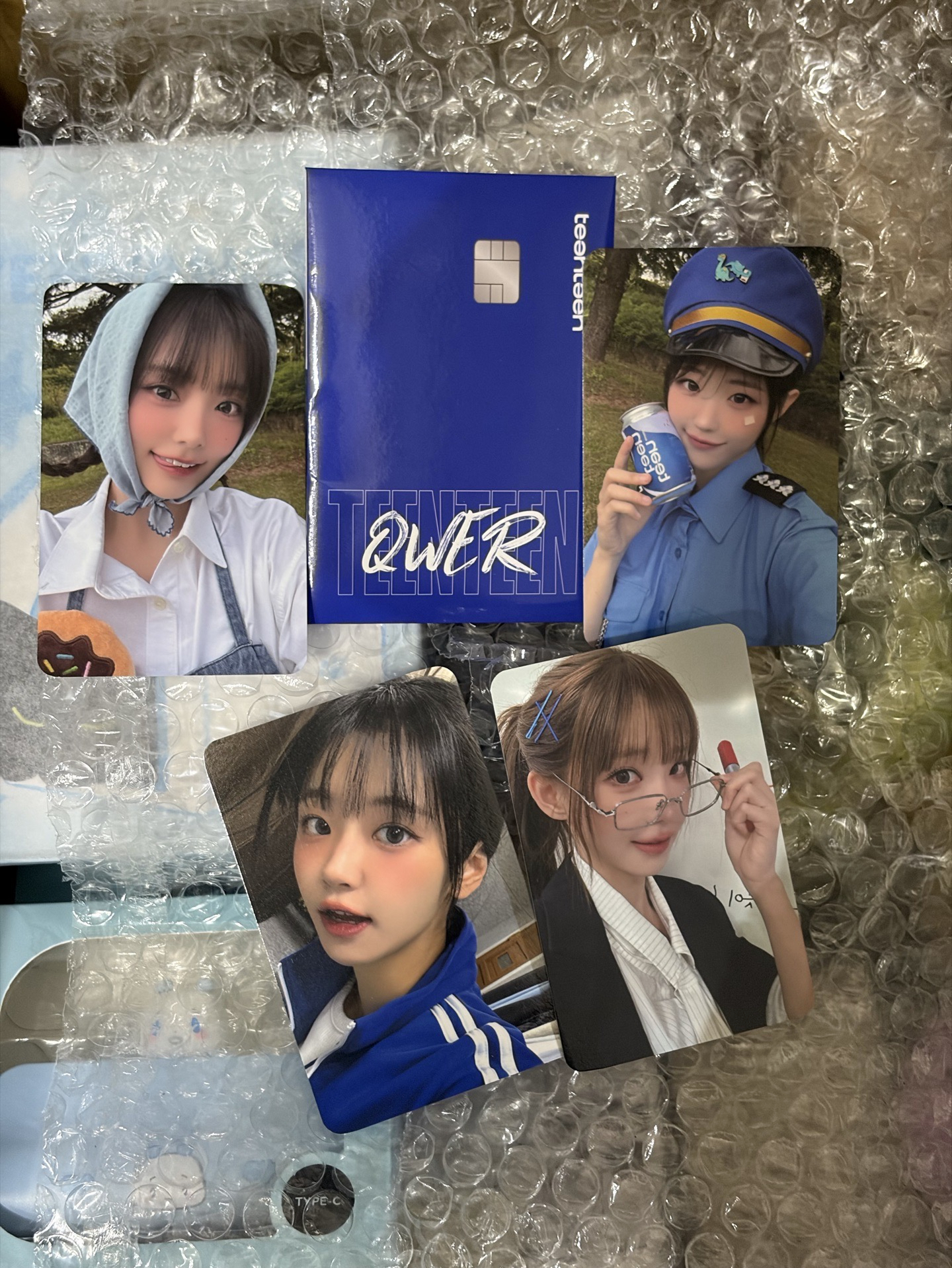 QWER 韓國銀行限定限量小卡+海報