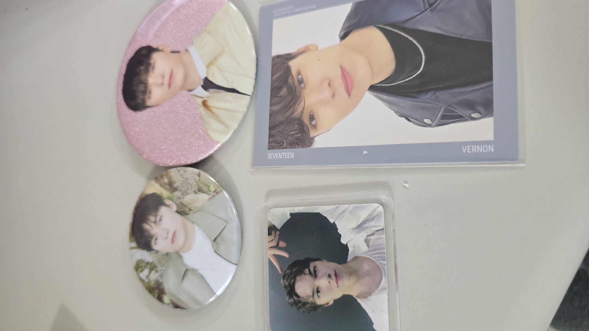 率卡出清盤平均一張 +徽章 +磁鐵