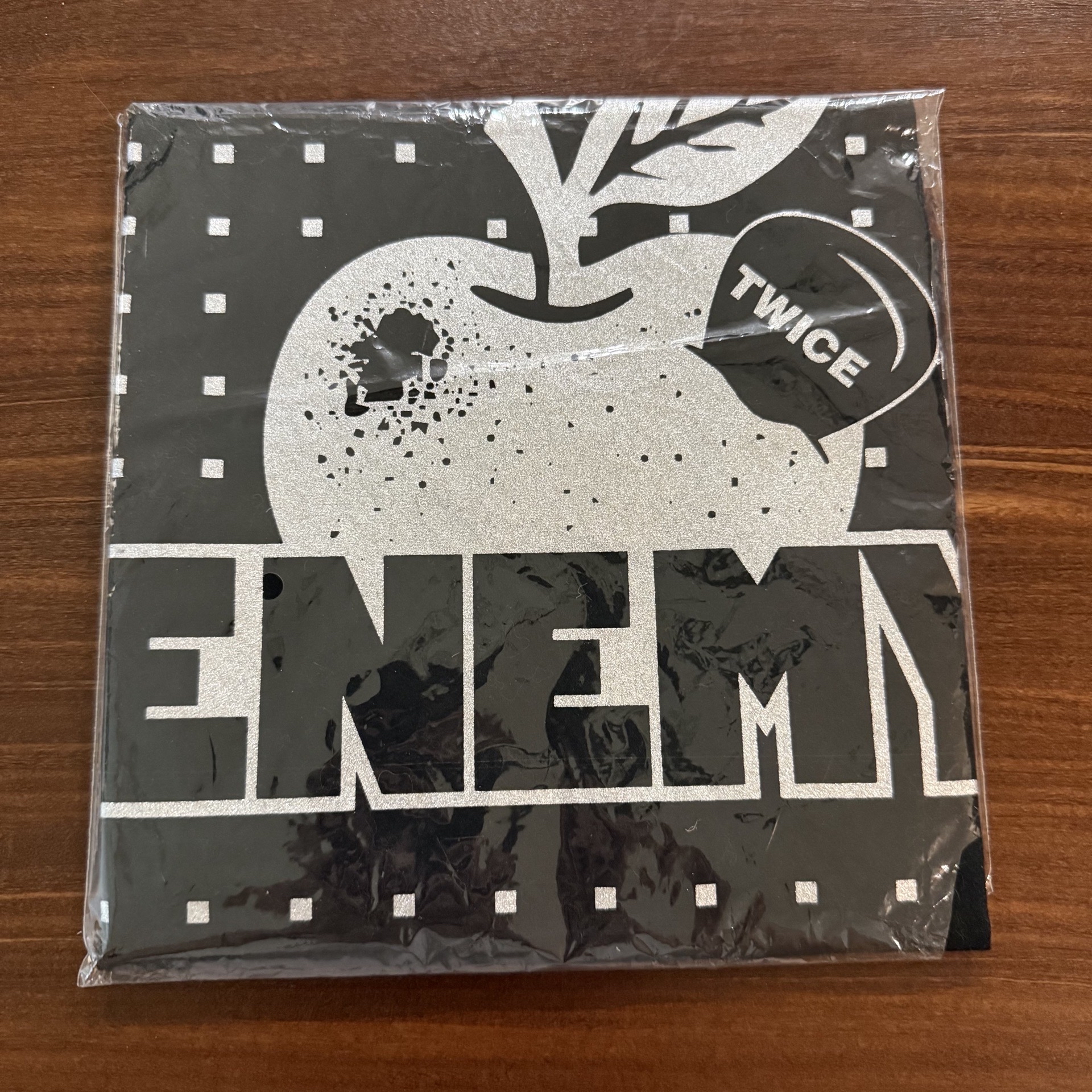 ENEMY 絲巾
