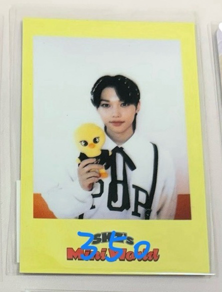 圖中有兩隻小雞很可愛