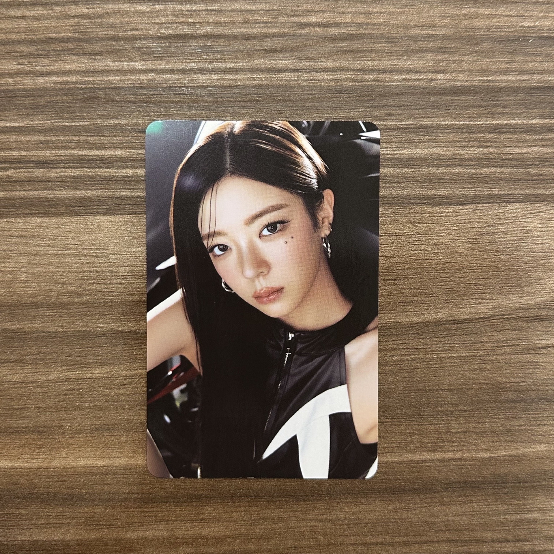 *娜黑底官拍（有明顯眼見ㄉ損）