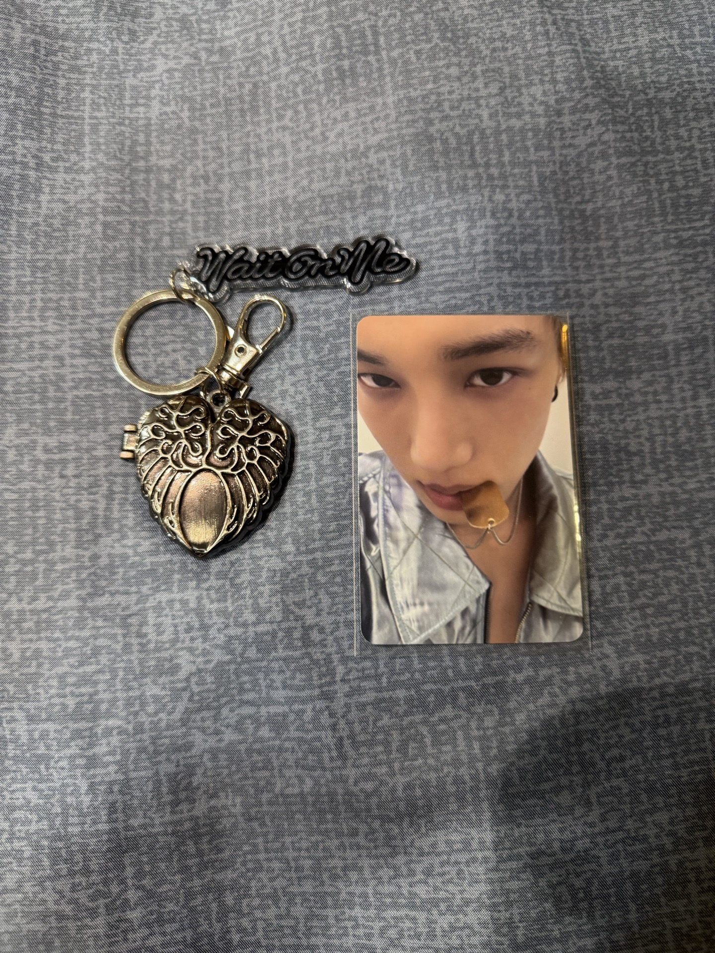 Wait On Me Wing 版本鑰匙圈 