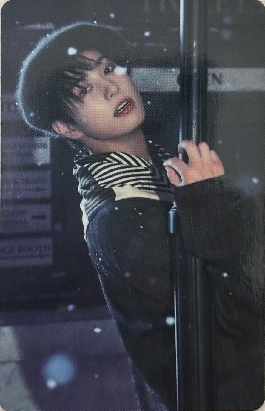 抓著路燈往後倒