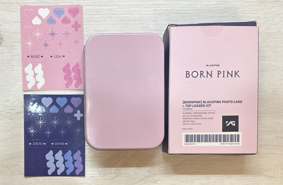 BLACKPINK 官方小卡鐵盒