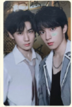 張真源、劉耀文小卡