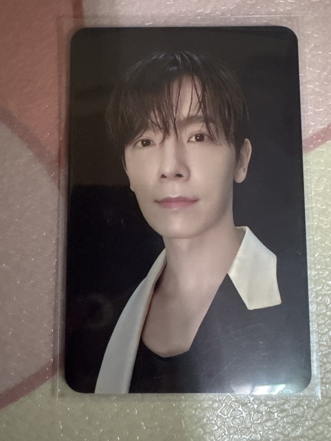 正臉海海黑色背景