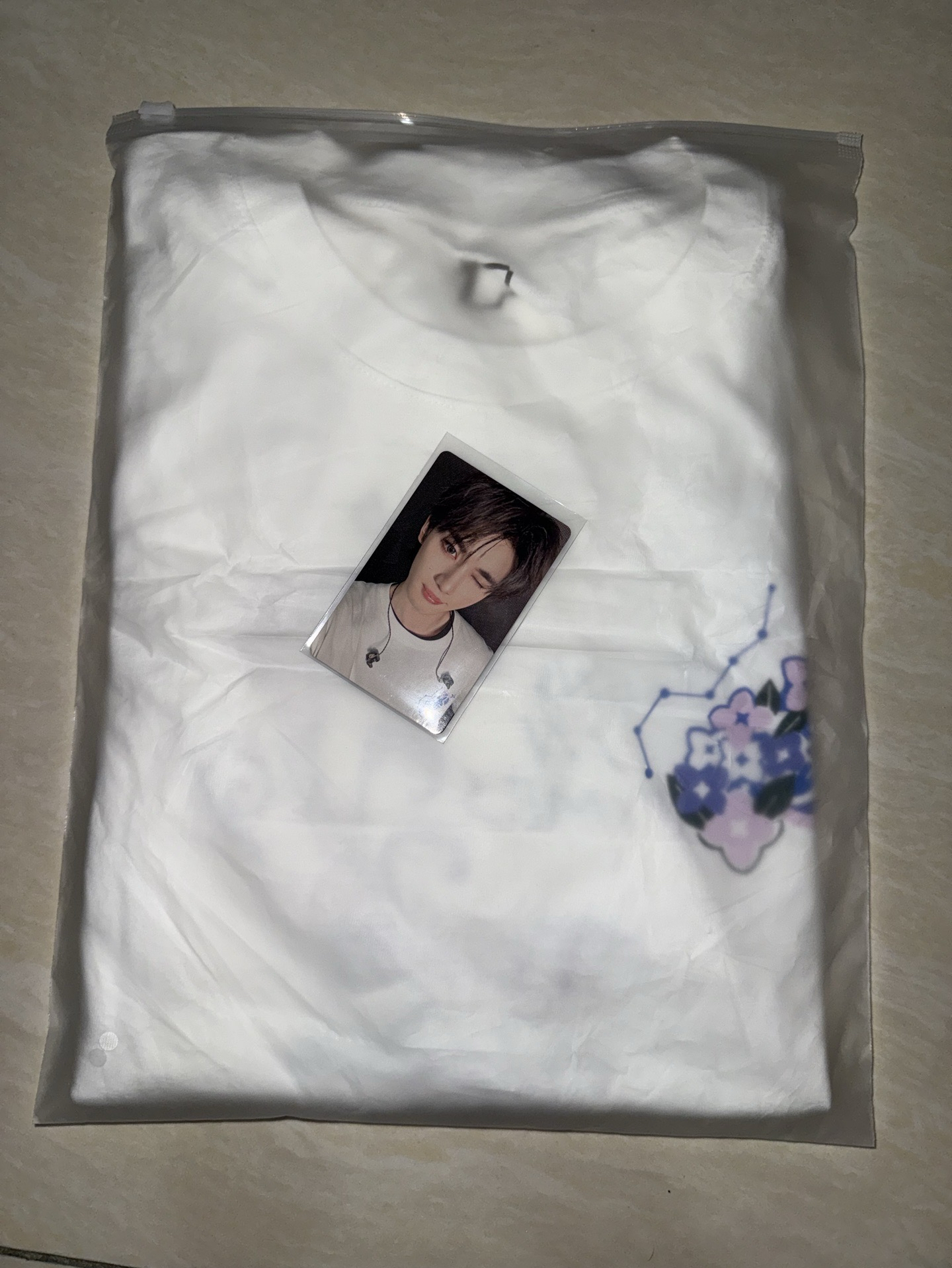 冠軍大連演唱會t恤+丁程鑫卡