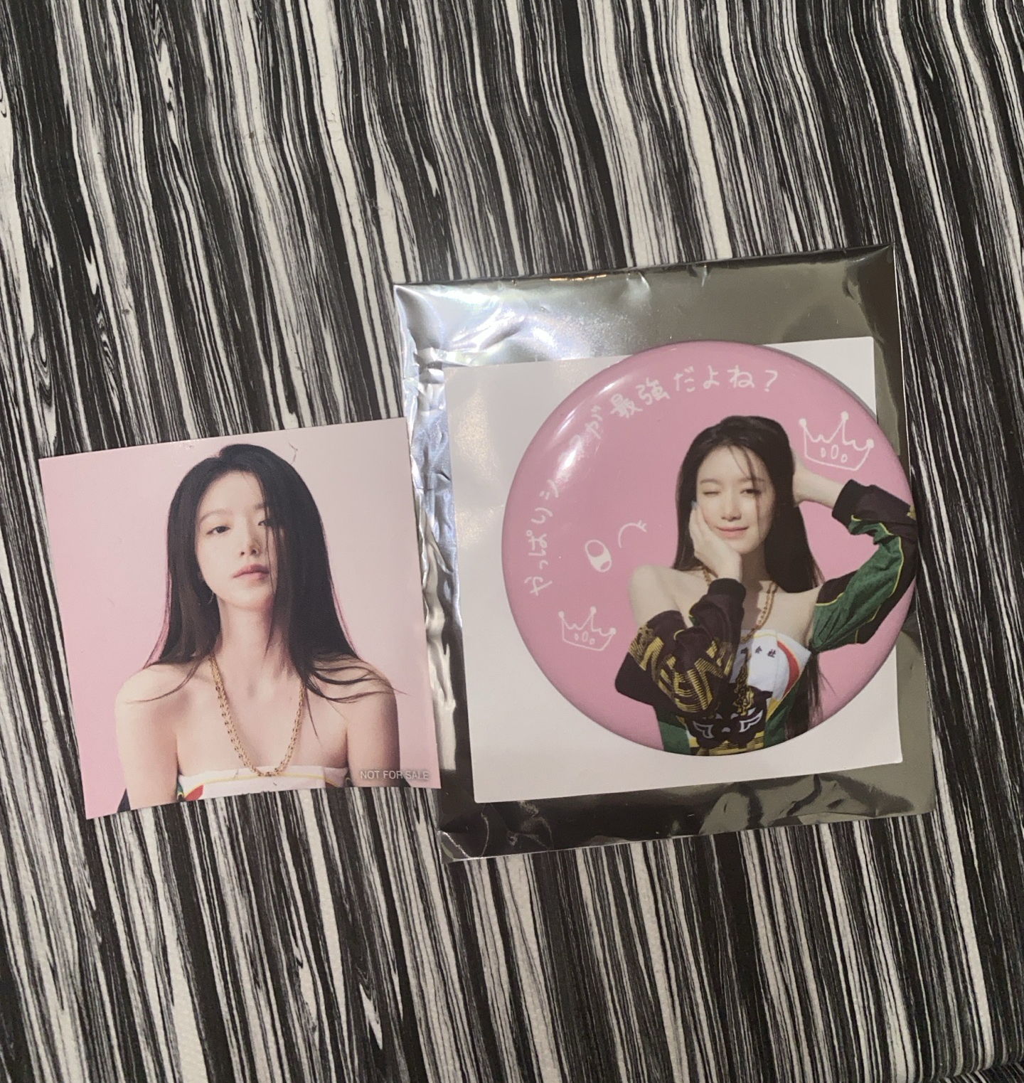 idle 日巡 舒華 粉底徽章