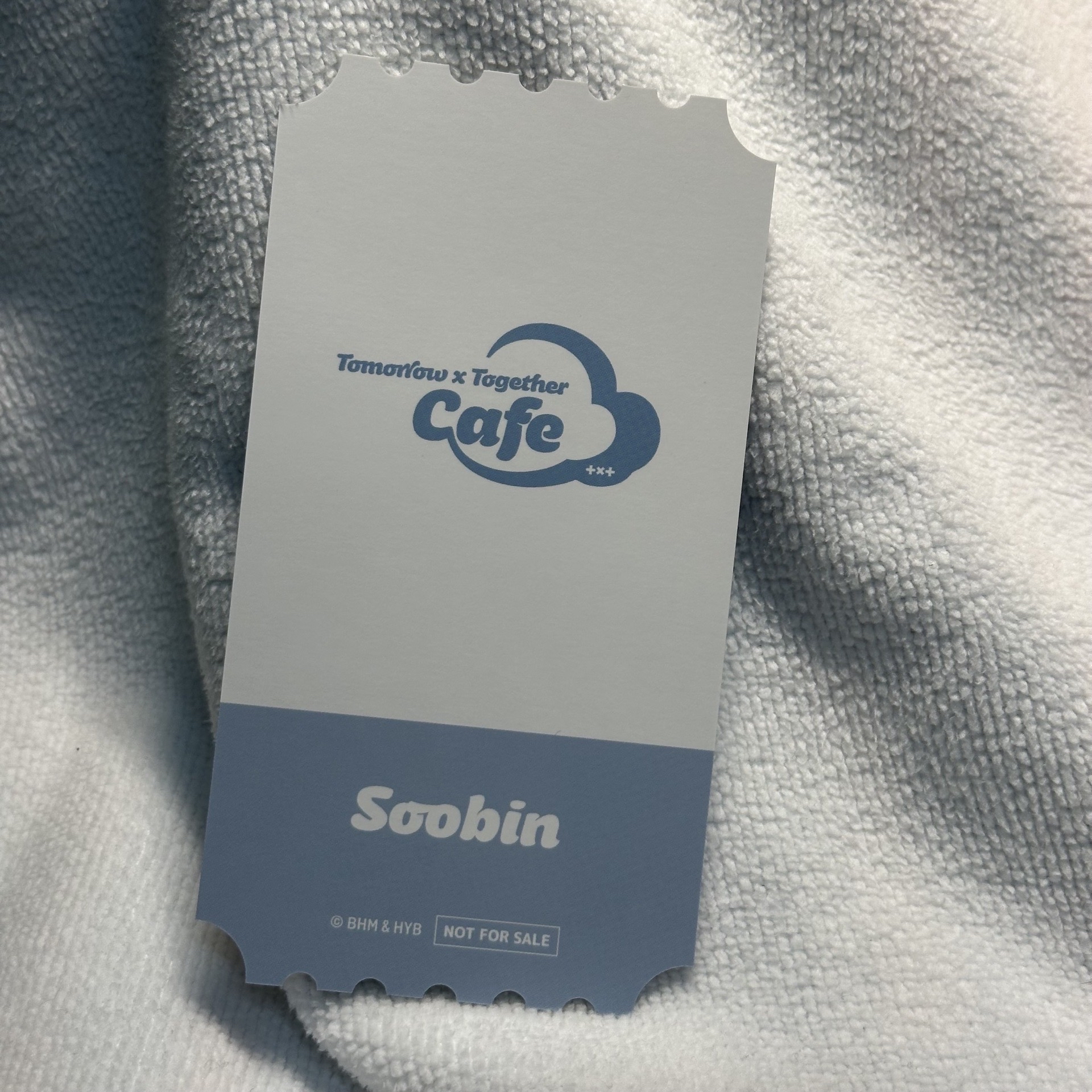 TXT 24年日本咖啡廳—秀彬預約特典卡、秀彬徽章、休寧凱徽章