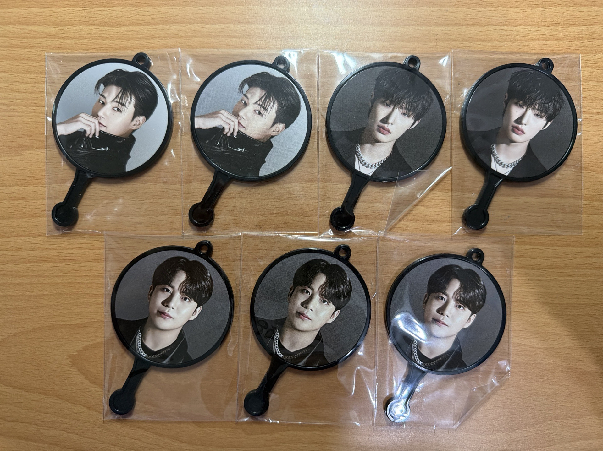 Towards the Light 鑰匙圈吊飾 MINI IMAGE PICKET