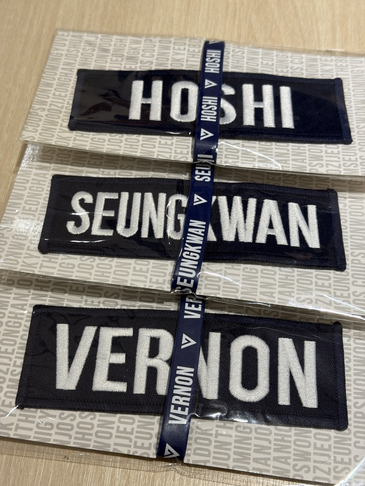 17’SEVENTEEN徽章