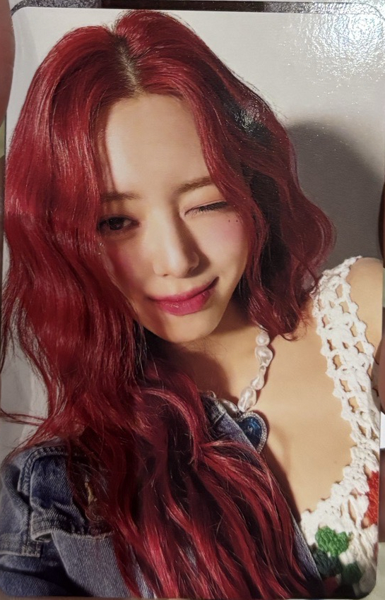 itzy 有娜 紅髮日專娜